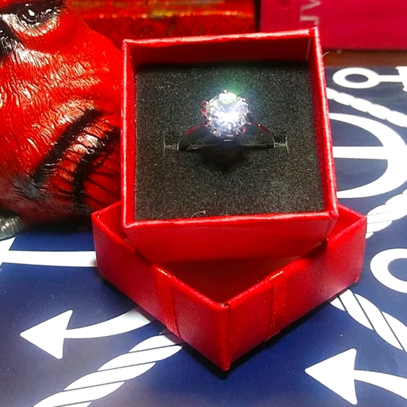 2 carat cz diamond ring size 7 - Picture 3 of 6